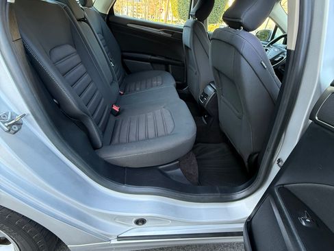 Used 2017 Ford Fusion SE image 9