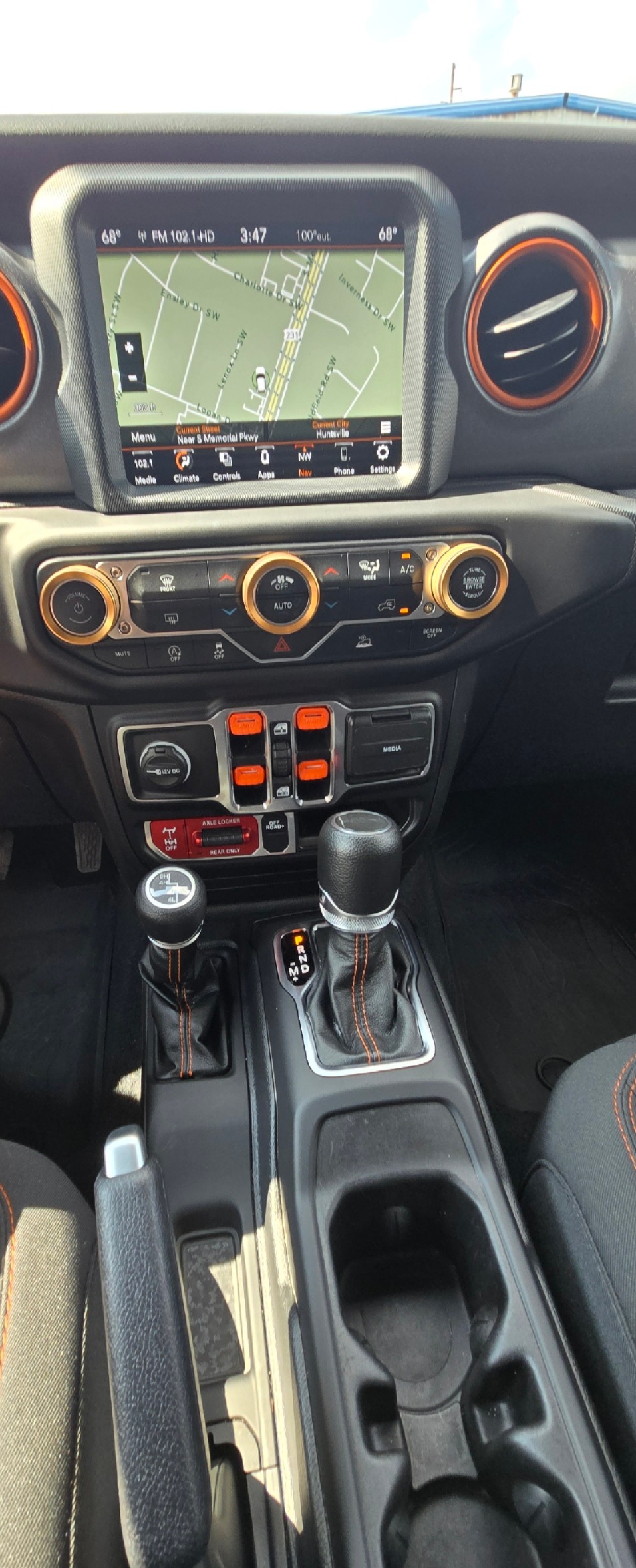 Used 2023 Jeep Gladiator Mojave AWD/4WD image 18