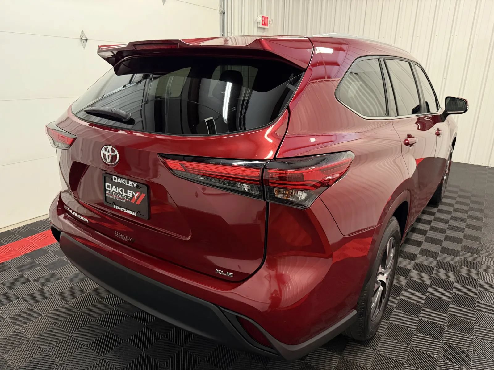 Used 2023 Toyota Highlander XLE FWD image 18