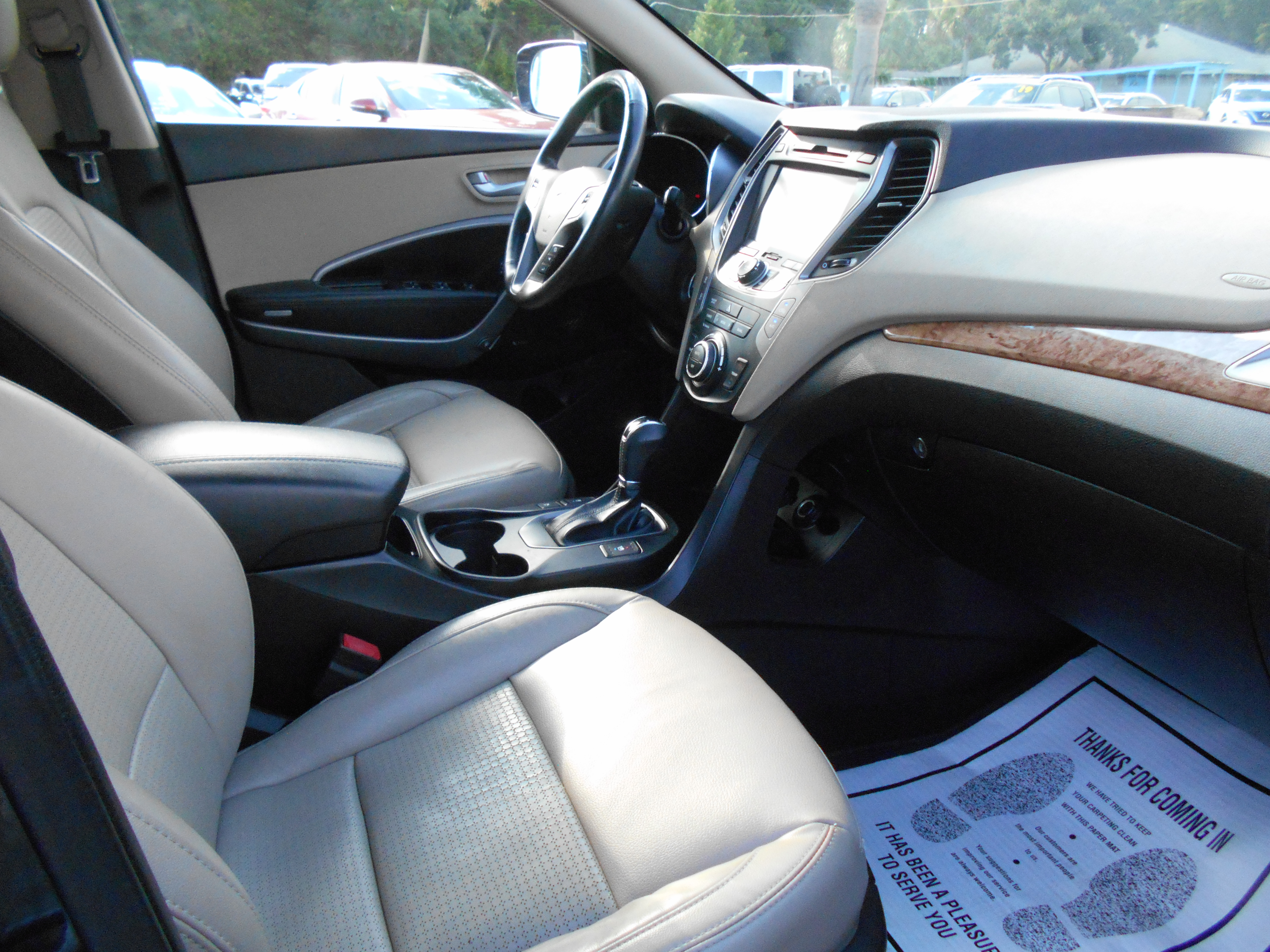 Used 2015 Hyundai Santa Fe w/ Ultimate Package FWD image 10
