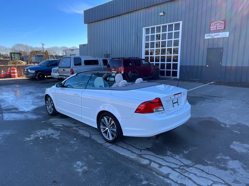 Used 2011 Volvo C70 T5 image 7
