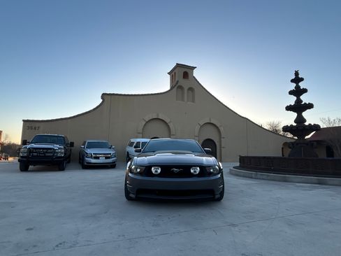 Used 2011 Ford Mustang GT Premium image 17