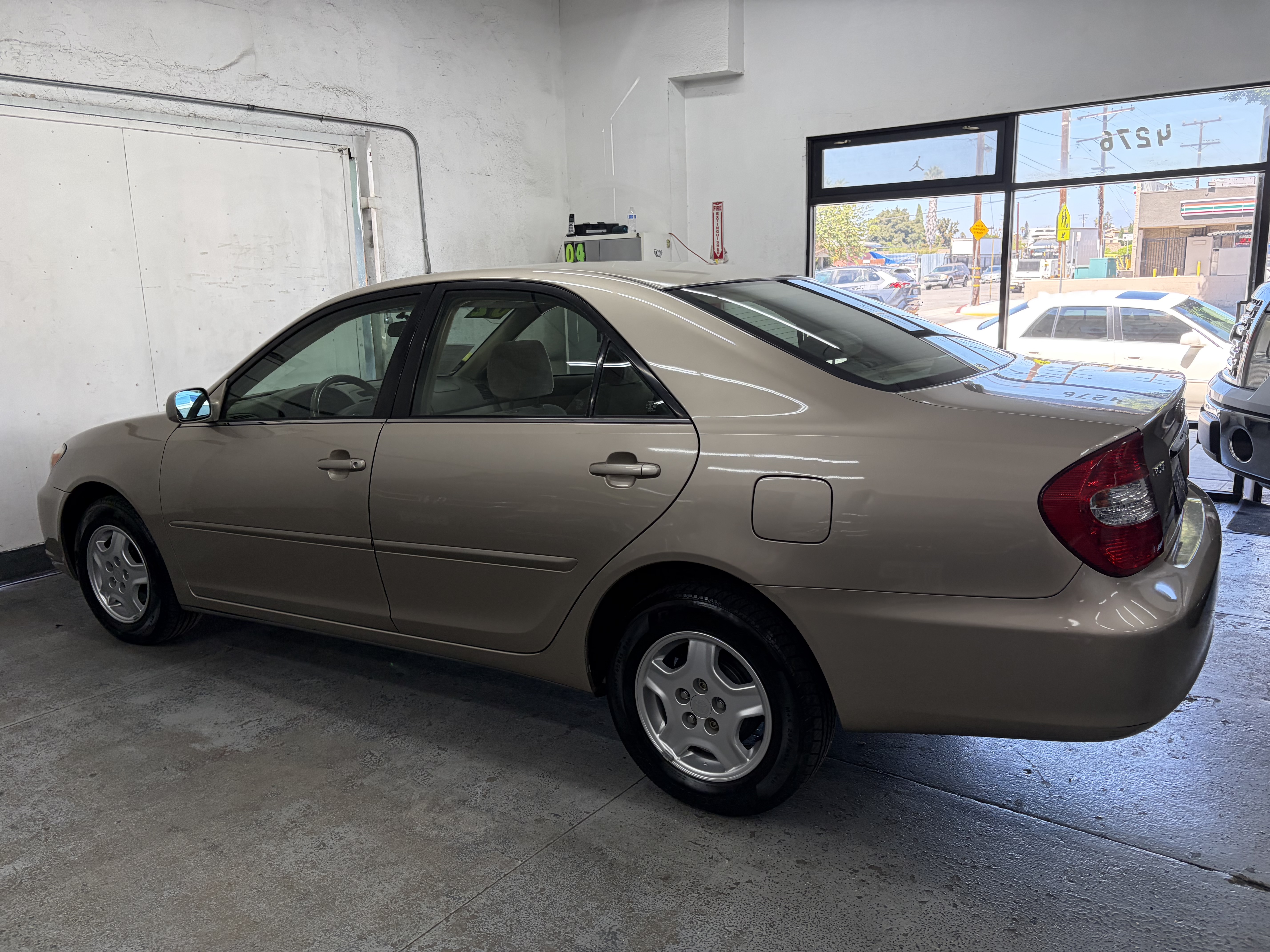 Used 2002 Toyota Camry LE Sedan FWD image 3