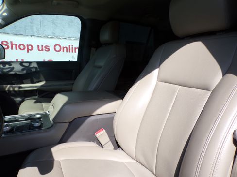 Used 2019 Ford Expedition Max 4WD XLT image 6