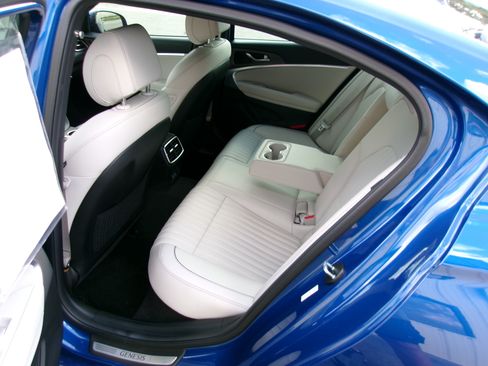 Used 2024 Genesis G70 2.5T Prestige RWD image 12