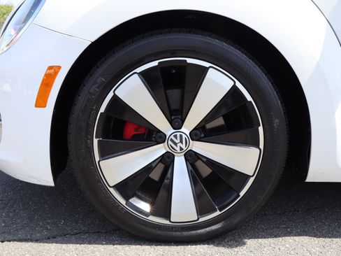 Used 2013 Volkswagen Beetle 2.0T image 33
