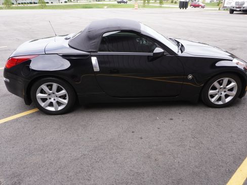 Used 2005 Nissan 350Z Roadster RWD image 19