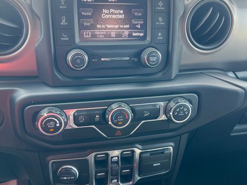 Used 2020 Jeep Wrangler Freedom Edition image 13
