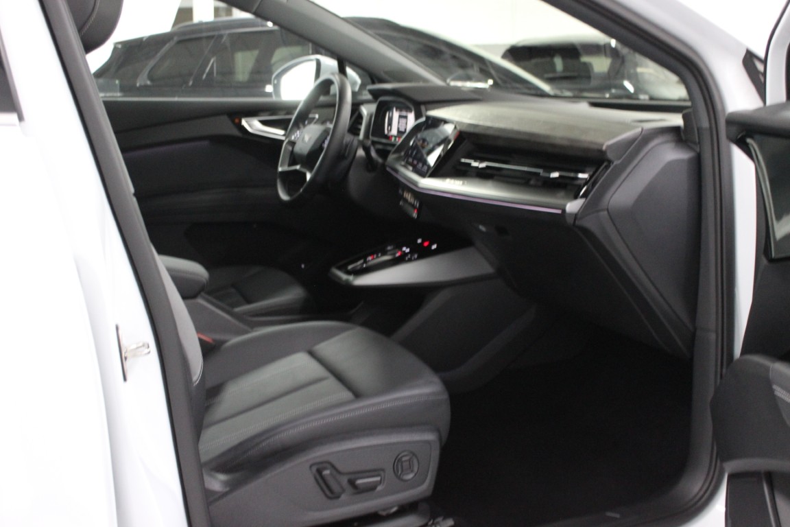 Used 2024 Audi Q4 e-tron quattro Prestige Sportback AWD/4WD image 38