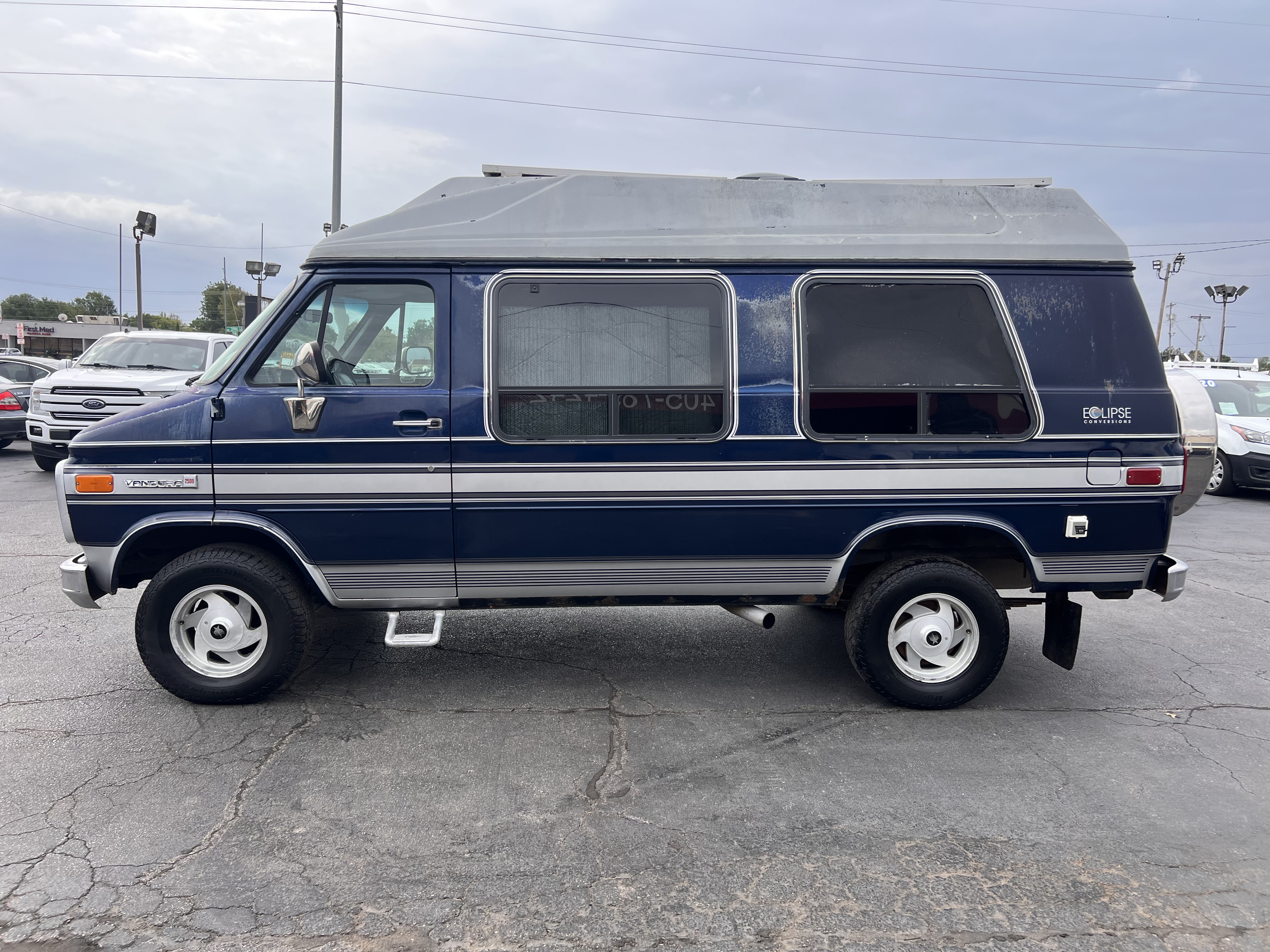 Used 1995 GMC G2500 Vandura RWD image 1