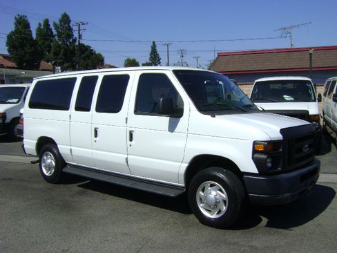 Used 2012 Ford E-150 and Econoline 150 Wagon RWD image 3