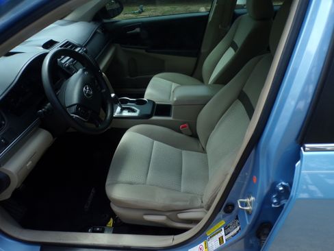 Used 2014 Toyota Camry L Sedan 4D FWD image 9