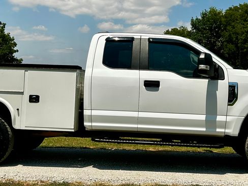 Used 2022 Ford F250 4x4 SuperCab Super Duty image 3