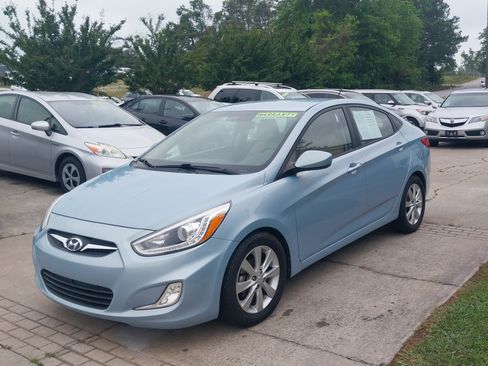 Used 2014 Hyundai Accent GLS image 2