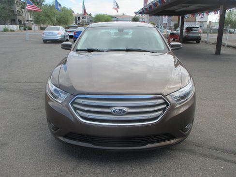 Used 2015 Ford Taurus SEL FWD image 10