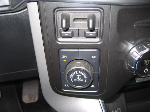 Used 2021 Ford F150 Lariat image 9