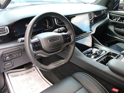 Used 2023 Jeep Grand Wagoneer 4WD Series II image 5