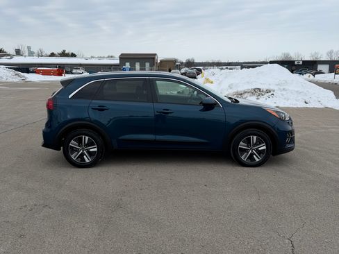 Used 2020 Kia Niro EX image 2