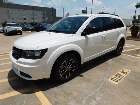 Used 2018 Dodge Journey FWD SE image 4