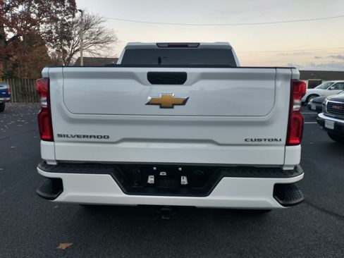 Used 2022 Chevrolet Silverado 1500 LD Custom image 4