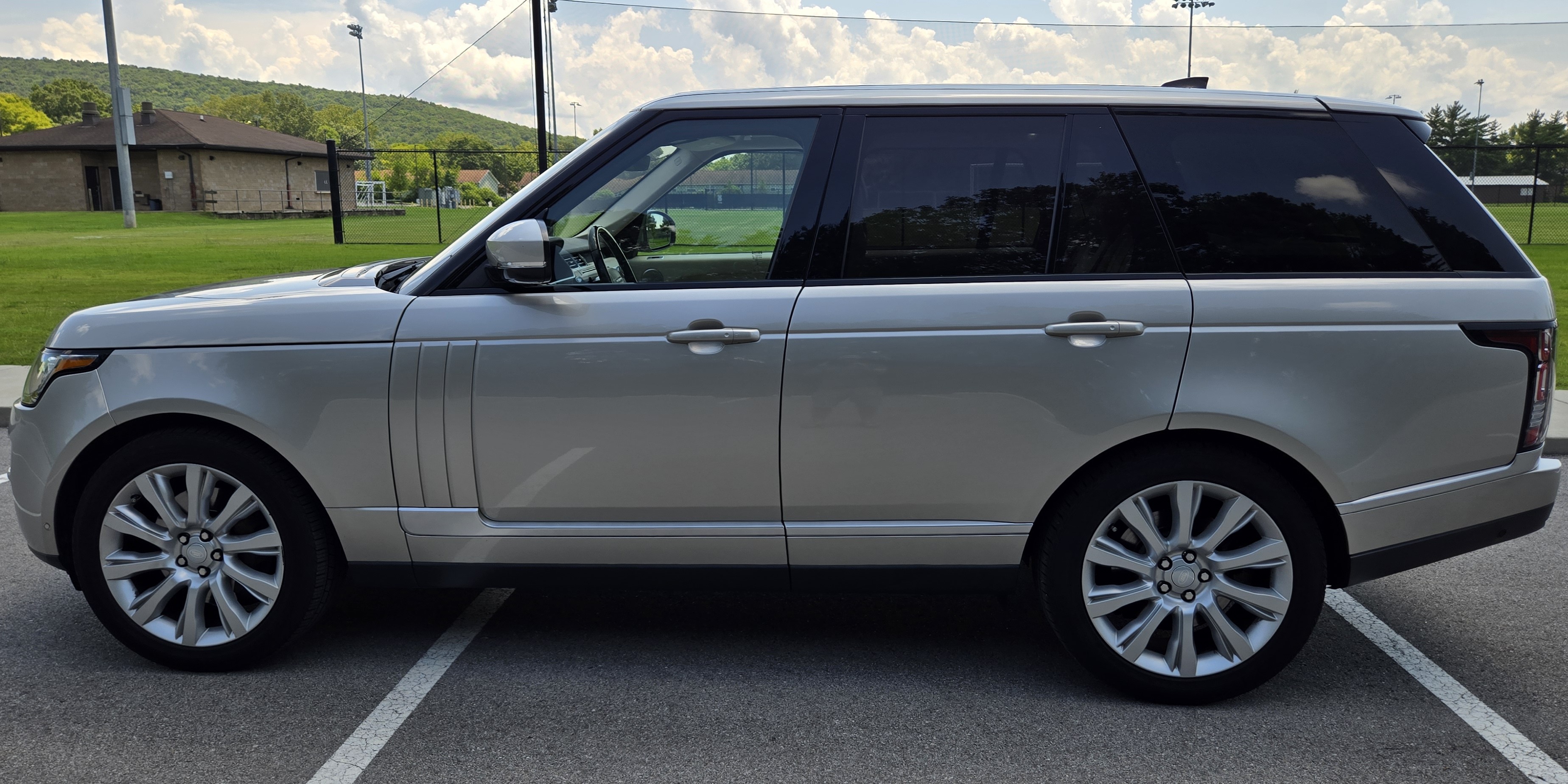 Used 2017 Land Rover Range Rover HSE AWD/4WD image 7