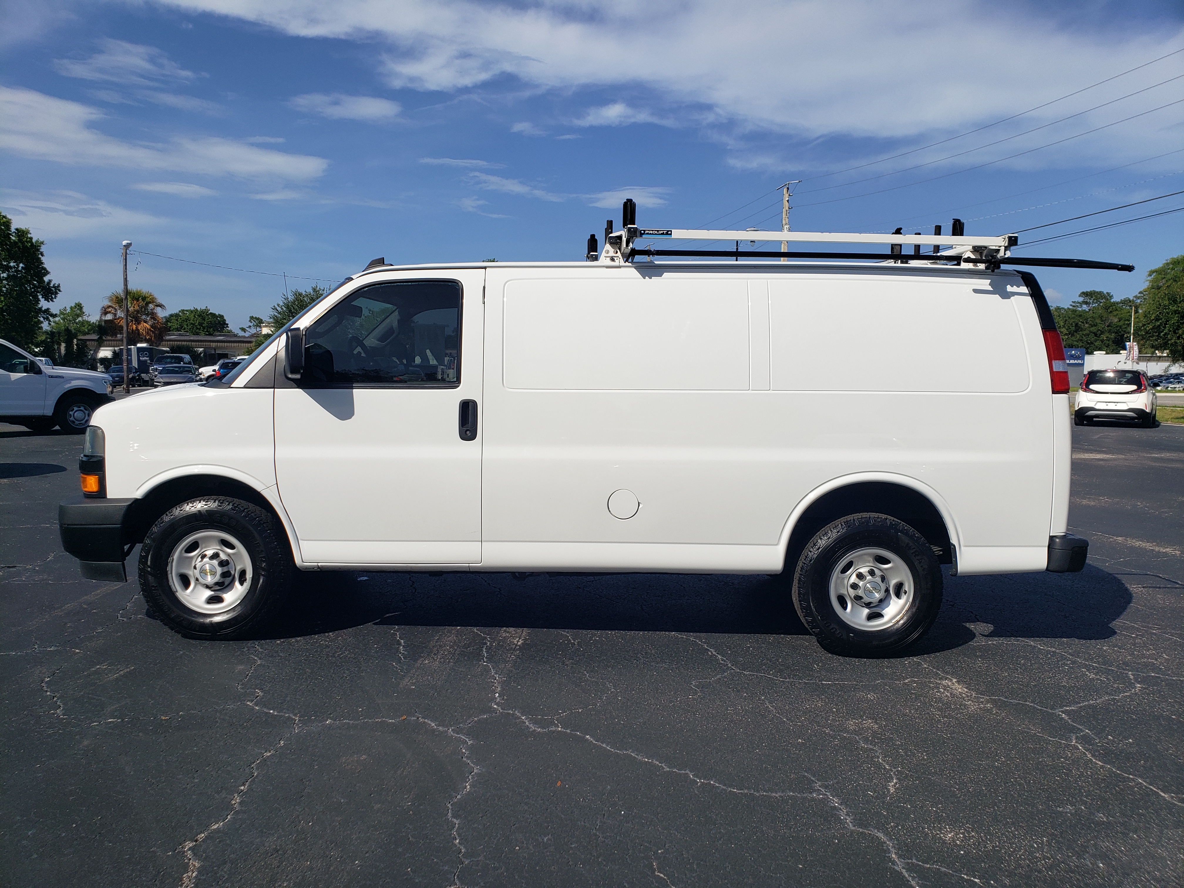 Used 2024 Chevrolet Express 2500 RWD image 2