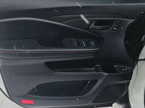 Used 2025 Honda Passport TrailSport image 16