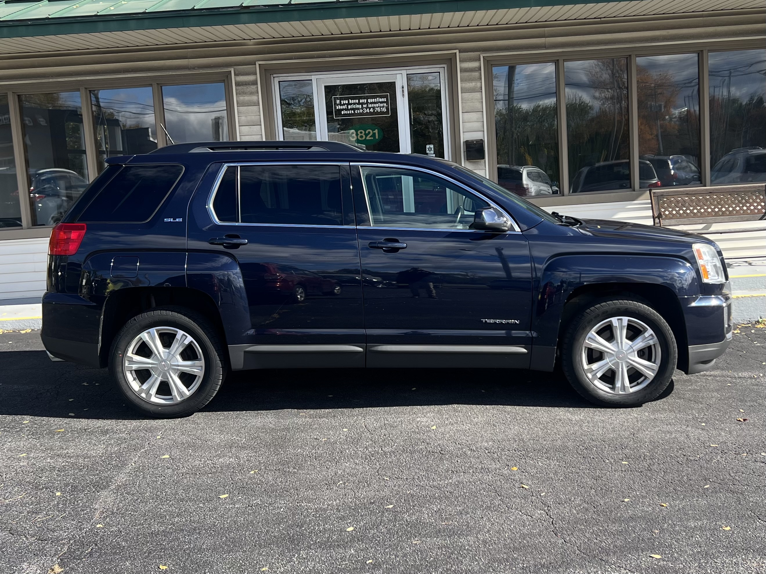 Used 2017 GMC Terrain AWD SLE w/ SLE-2 image 1