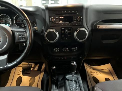 Used 2014 Jeep Wrangler Unlimited Rubicon image 18