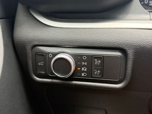 Used 2022 Ford Explorer 2WD XLT image 8