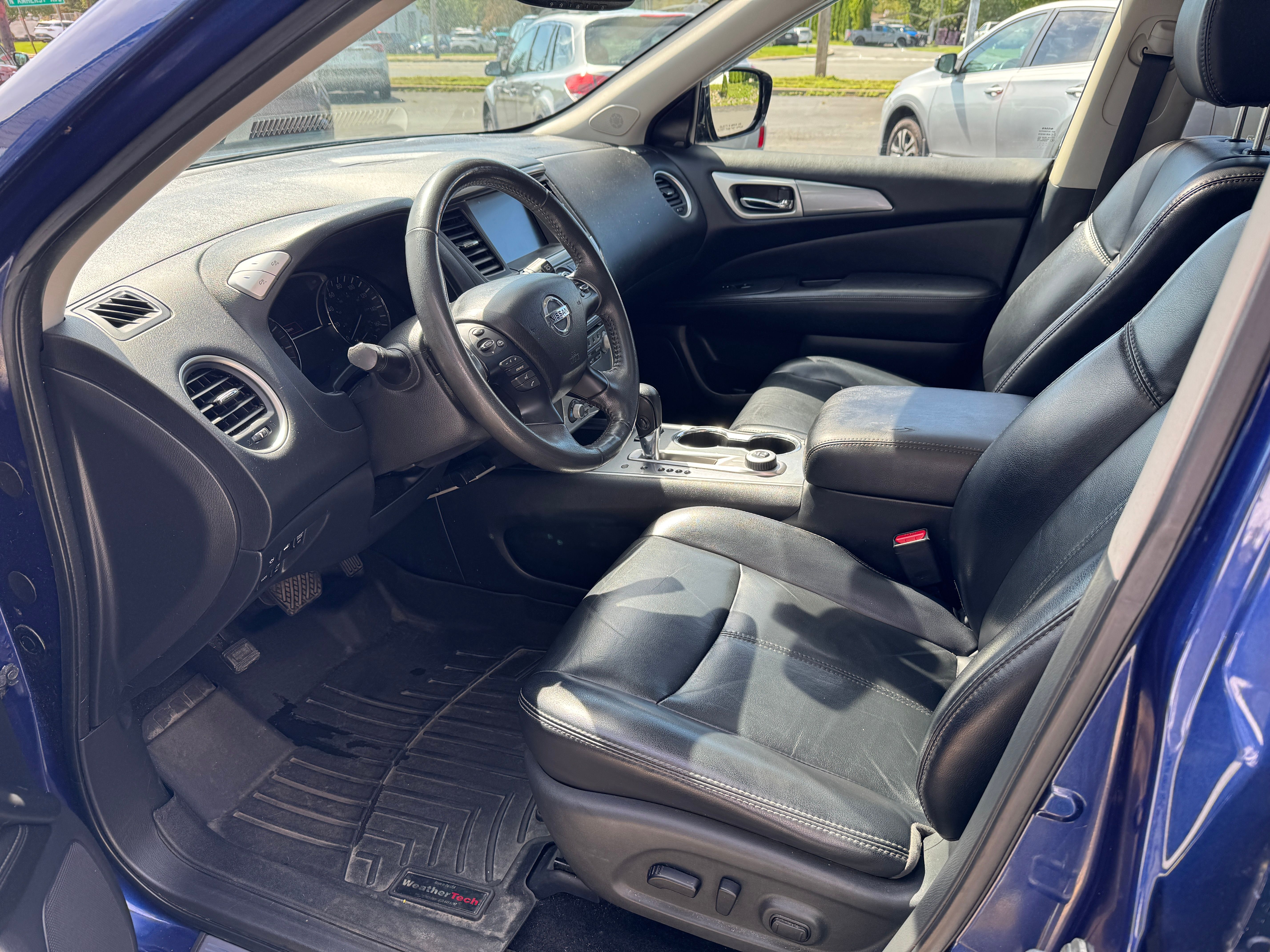 Used 2017 Nissan Pathfinder 4WD SL w/ Premium Package image 7