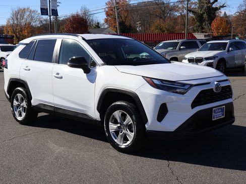 Used 2022 Toyota RAV4 XLE image 10