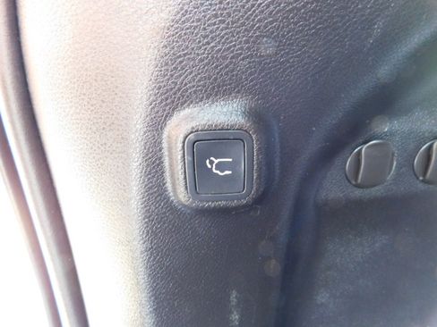 Used 2019 Jeep Cherokee Limited image 8