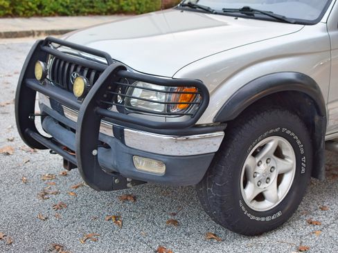 Used 2003 Toyota Tacoma SR5 image 9