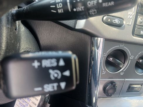 Used 2006 Toyota Matrix XR image 36