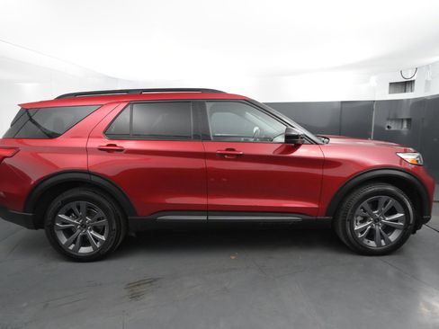 Used 2022 Ford Explorer XLT image 6