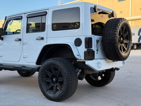 Used 2015 Jeep Wrangler 4WD Unlimited Sahara image 37