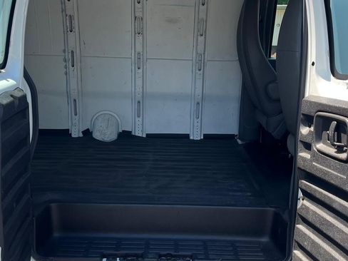 Used 2012 Chevrolet Express 2500 image 12