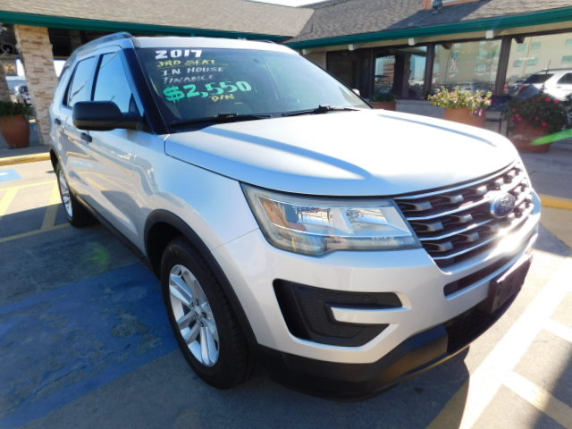 Used 2017 Ford Explorer FWD image 1