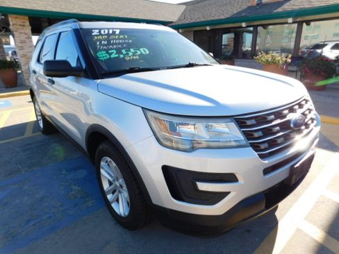 Used 2017 Ford Explorer image 1