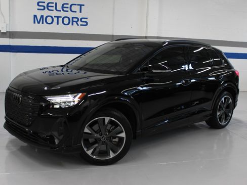 Used 2024 Audi Q4 e-tron quattro Prestige AWD/4WD image 2