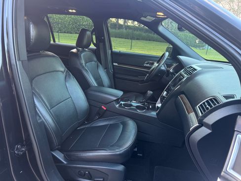 Used 2019 Ford Explorer FWD Limited image 15
