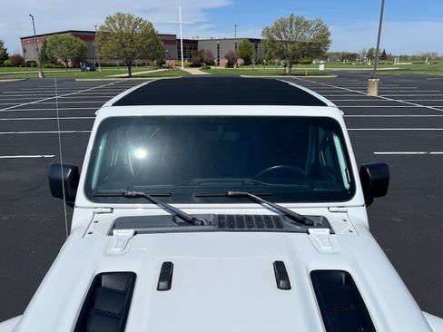 Used 2021 Jeep Wrangler Unlimited Rubicon AWD/4WD image 4