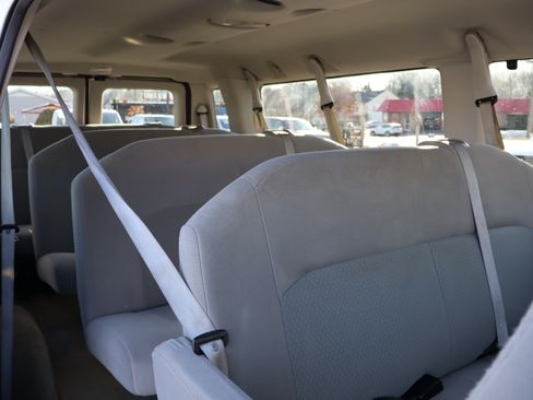 Used 2012 Ford E-350 and Econoline 350 XLT image 16