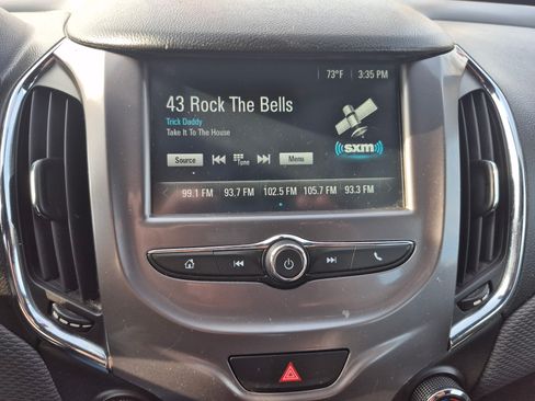 Used 2017 Chevrolet Cruze LT image 17