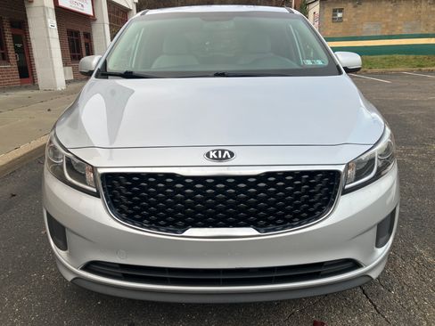 Used 2018 Kia Sedona LX image 1