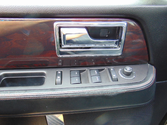 Used 2017 Lincoln Navigator L 4WD Reserve image 17