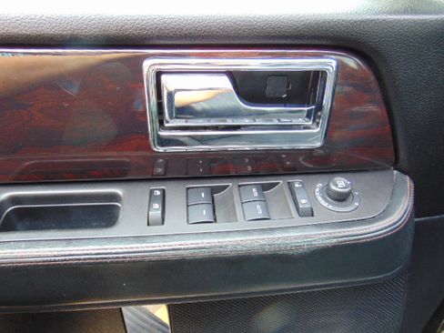 Used 2017 Lincoln Navigator L Reserve image 17