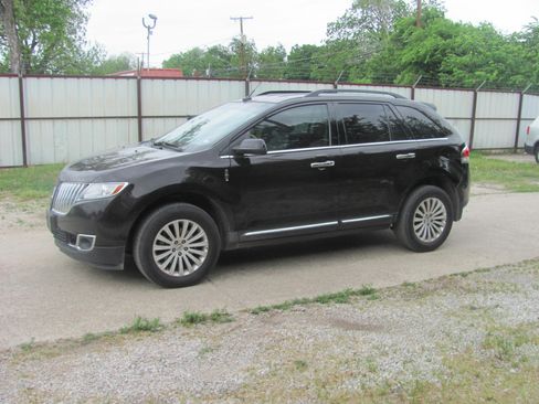 Used 2014 Lincoln MKX image 1