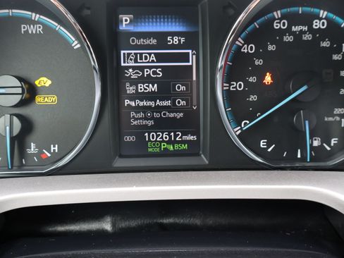 Used 2016 Toyota RAV4 Limited image 24